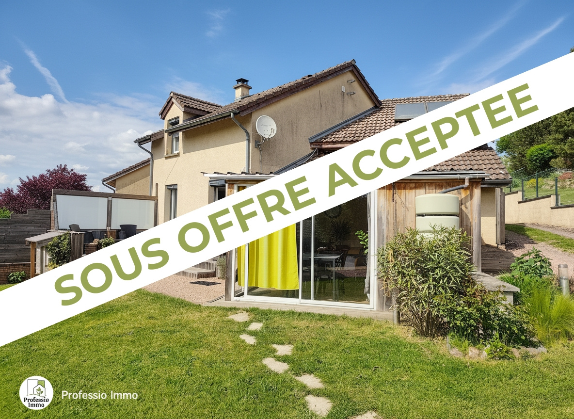 Maison chaleureuse avec jardin paysagé à Saint-Igny-de-Roche